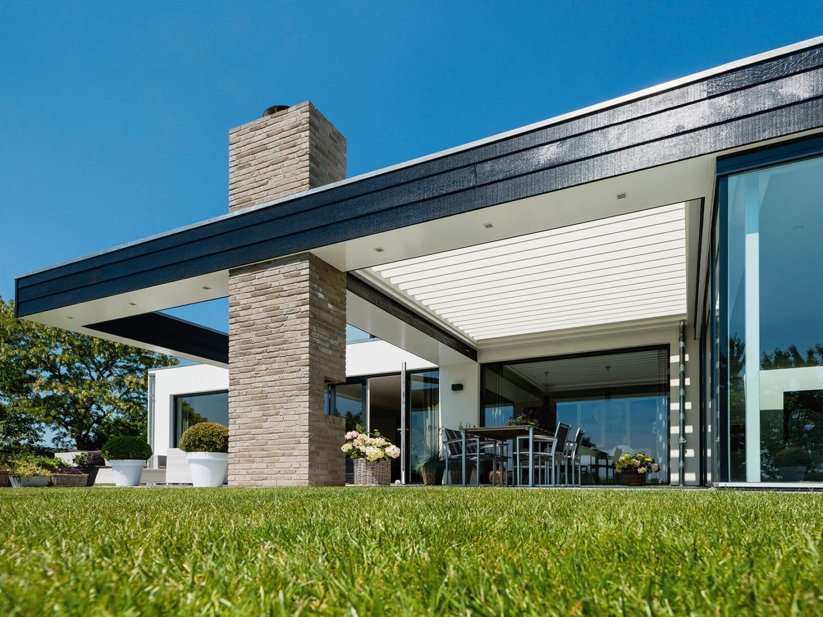 Renson Aero terrasoverkapping vast aan woning