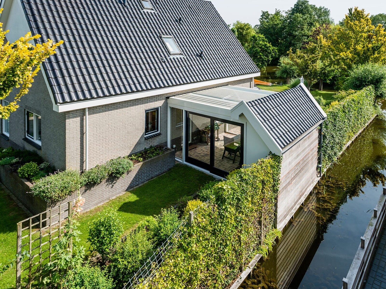 Renson Aero terrasoverkapping vast aan woning