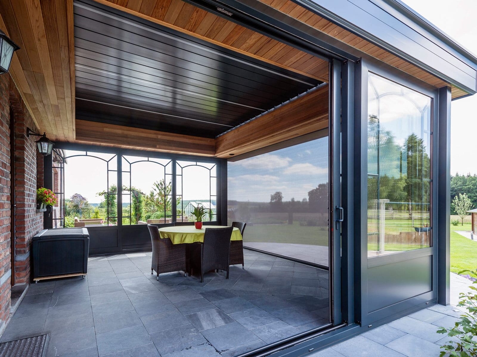 Renson Aero terrasoverkapping vast aan woning